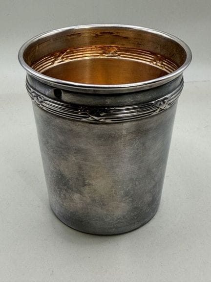 Silberne Timbale „Minerve“, 950er Silber, mit verz