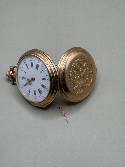 Taschenuhr aus 750er Gelbgold, auf der Rückseite m