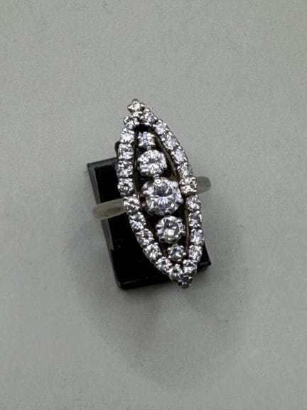 Anello marquise in oro bianco 750 millesimi e plat