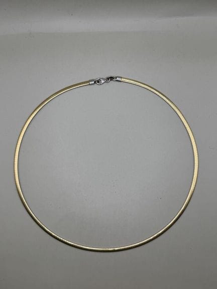 Collana a girocollo con maglia omega in oro giallo
