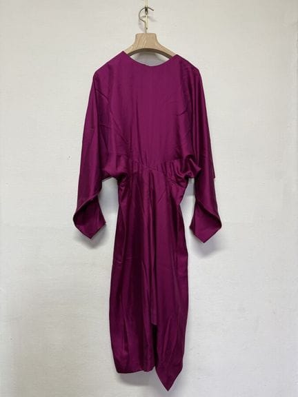 伊夫·圣洛朗（YVES SAINT LAURENT），2008年春夏系列，淡紫色真丝连衣裙，蝙蝠袖
