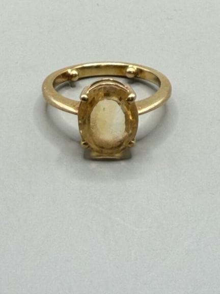 Anello in oro giallo 750 con un citrino ovale da 6