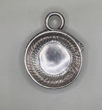 Tastevin aus 800er Silber mit einem Dekor aus gewu