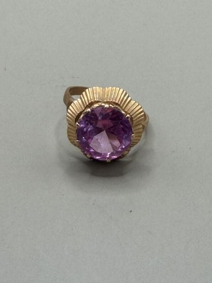 Anello in oro giallo 750 millesimi con pietra rosa