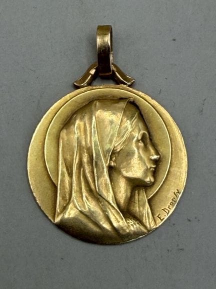 Medaglia rotonda in oro giallo 750, con la “Vergin