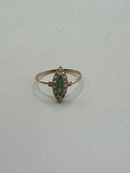 Ring aus 750er Gelbgold mit Navette-Motiv, besetzt