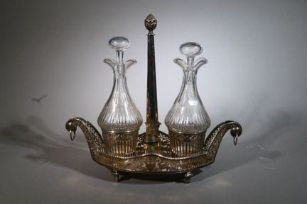 Paris 1819–1838 
Öl- und Essigkrug aus Silber in S