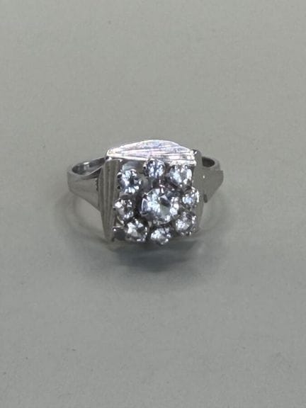 Ring aus 750er Weißgold mit quadratischem Muster, 
