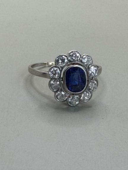 Anello in platino 850 milesimi con uno zaffiro inc