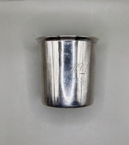 Eine Bewohner-Timbale aus 950er Minerve-Silber, fl