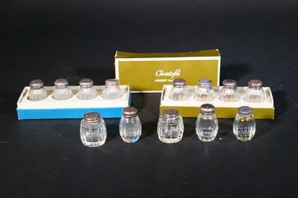 Christofle, elf Salzstreuer aus geformtem Glas, mi