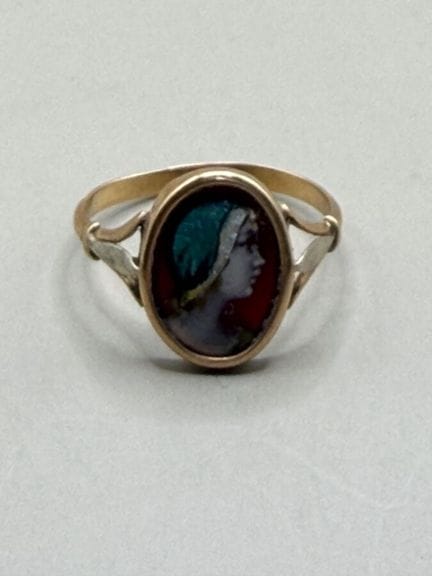 Anello in oro giallo 750 con smalto dipinto raffig