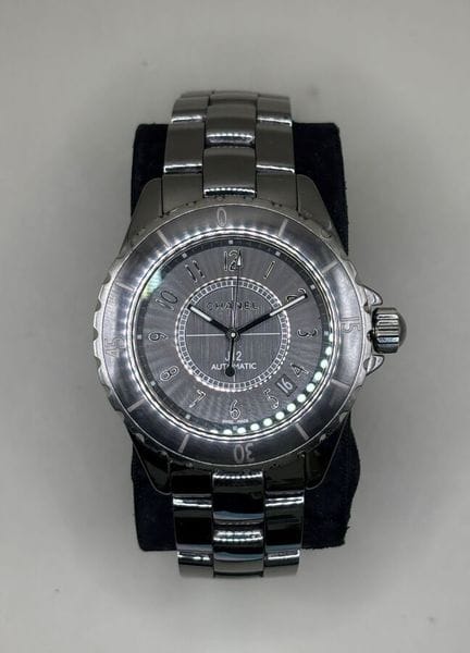 香奈儿（CHANEL），J12 CHROMATIC 自动上链腕表
型号 H2979
不锈钢与银色陶瓷