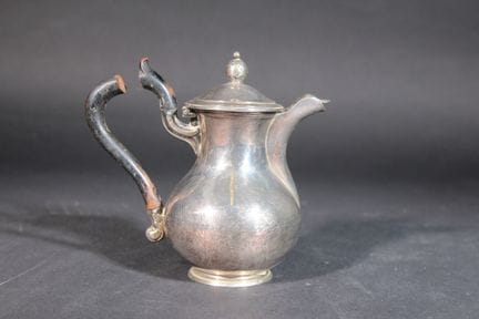 Egoistische Kanne aus 950er Minerve-Silber, runder