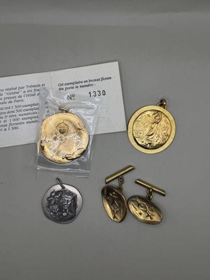 Quattro gioielli della Zecca di Parigi:
Una coppia
