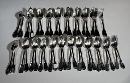 Besteckset aus 800er und 950er Silber. 
Modell mit