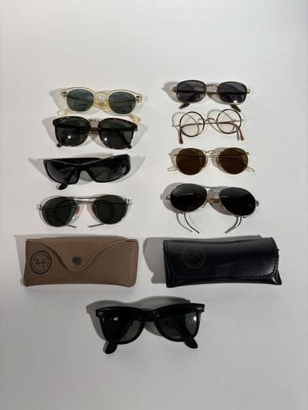 RAY-BAN Due paia di occhiali da sole: un modello "
