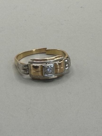 Anello Art Déco con profilo seghettato in oro gial