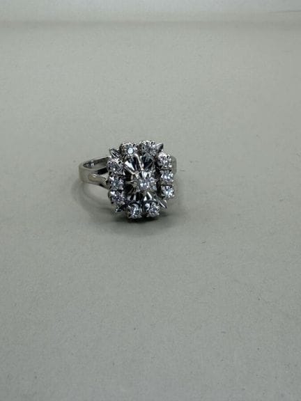 Anello in oro bianco 750 con motivo quadrato, inca