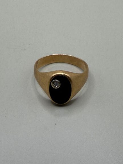 Anello con sigillo in oro giallo 750, con un onice