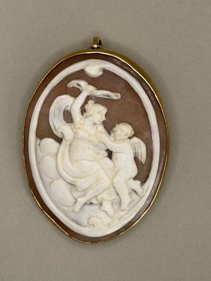 Brosche mit Anhänger aus 750er Gelbgold, besetzt m