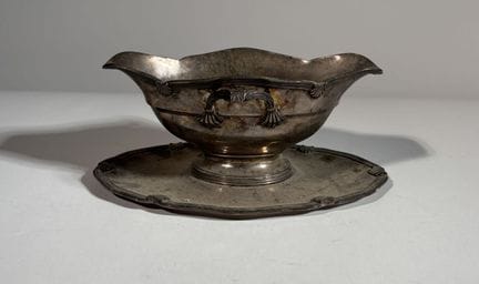 Ovale Sauciere aus 950er Minerve-Silber mit doppel