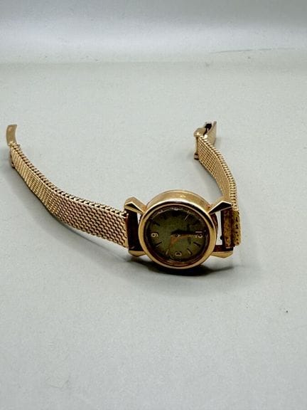 积家（Jaeger Lecoultre），750千分之一纯度黄金女士腕表，圆形表壳，金色表盘，上链表