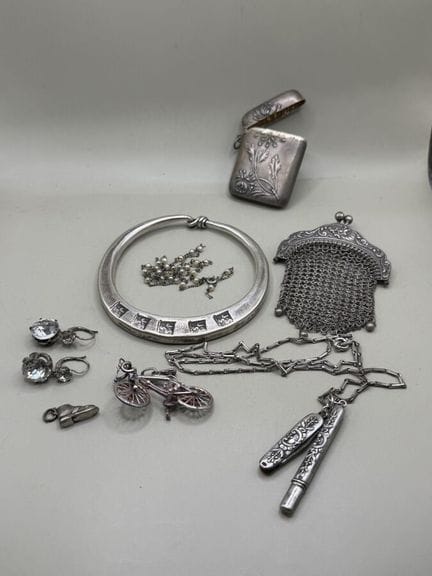 Schmuckset aus Silber mit einem Feingehalt von min