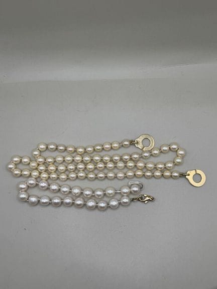 Collana composta da 64 perle coltivate, chiusura a