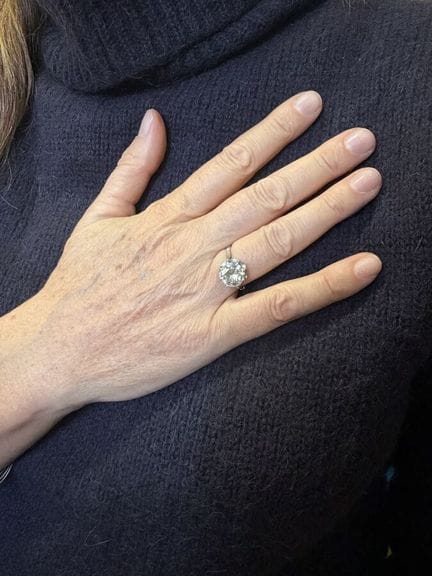 Anello in platino 850 milesimi impreziosito da un 