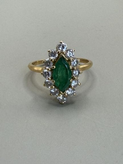 Marquise-Ring aus 750er Gelbgold, besetzt mit eine