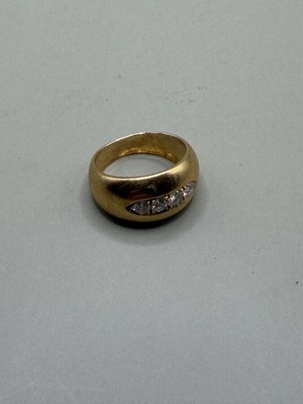 Anello a cerchio in oro giallo 750, con quattro di