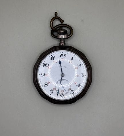 Silberne Taschenuhr mit einem Feingehalt von minde