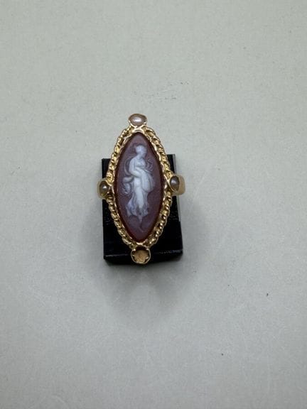 Anello marquise in oro giallo 750 mm con cammeo su