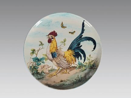 Plat au coq et aux papillons en faïence émaillée p