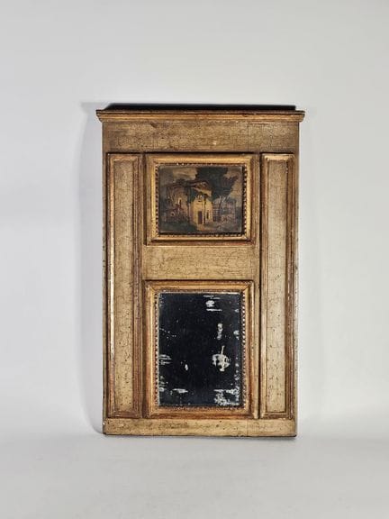 Petit trumeau en bois mouluré, laqué et doré, le m