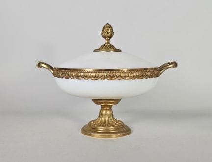 Opaline covered bowl with gilded bronze handles.
F