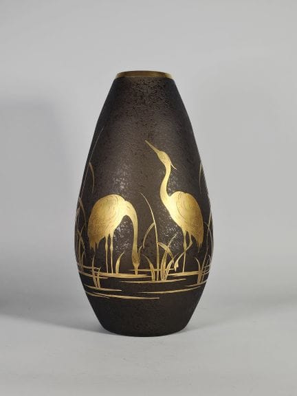 Eiförmige Vase aus mattiertem, rauchfarbenem Glas 