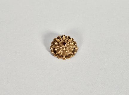 Blumenbrosche aus 18 Karat Gelbgold (750°/°°) mit 