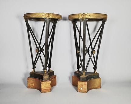 Paire d'athéniennes en bronze patiné et doré, la b