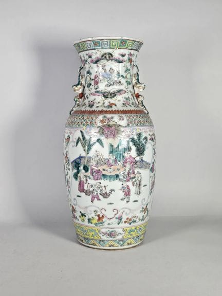 Balustervase, deren Schulter mit einander gegenübe