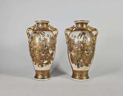 Ein Paar balusterförmige Vasen aus glasiertem und 
