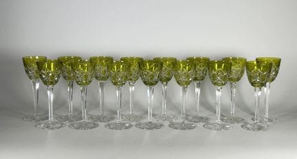 BACCARAT
Suite de quinze verres à vin du Rhin en c