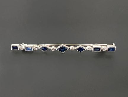 Spangenbrosche aus 18 Karat Weißgold (750°/°°), ab
