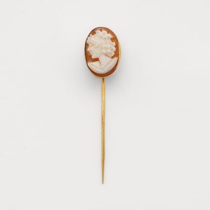 Victorian-style tie or lapel pin in gold with a 12