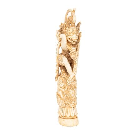 Garuda. Zeremonielle Figur aus geschnitztem Knoche