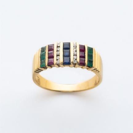 Gold ring with alternating bands of brilliant-cut 