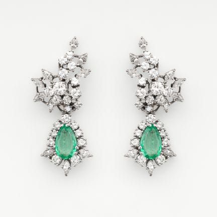 Pendientes de esmeralda talla perilla en oro blanc