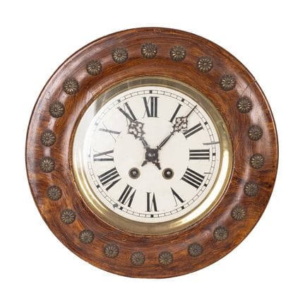 Wanduhr im „Ochsenauge“-Stil aus lackiertem Holz, 