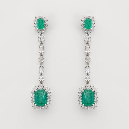 Pendientes largos en oro blanco formados por dos e